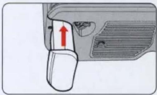 NIKON E2s - Installing the battery pack - 1