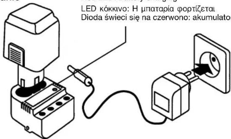 LED kókkivo: H μπαταρία φορτίζεται Dioda świeci się na czerwono: akumulator