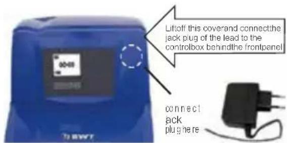 Littoff this cover and connect the jack plug of the lead to the controlbox behind the frontpanel connect jack plug here
