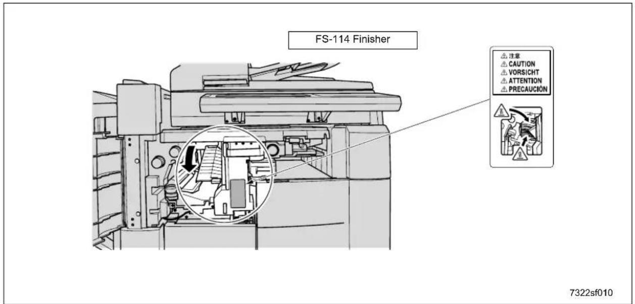 FS-114 Finisher 注意 CAUTION VORSICHT ATTENTION PRECAUCIÓN 7322sf010