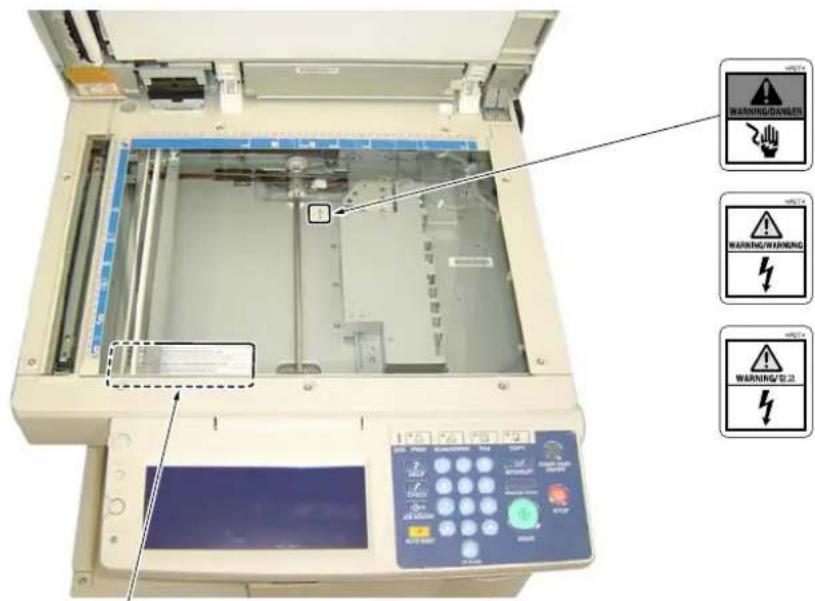 Screenshot of an industrial machine with warning icons and labeled warning signs in Chinese