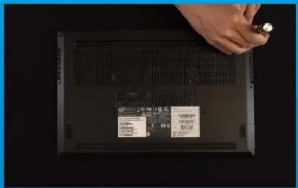ADATA LEGEND 970 - APRETAR LOS TORNILLOS PARA ASEGURAR LA UNIDAD DE ESTADO SÓLIDO - 1