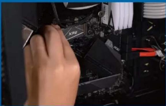 ADATA LEGEND 970 - 確認M.2固態硬碟的插槽位置以及螺絲 - 1