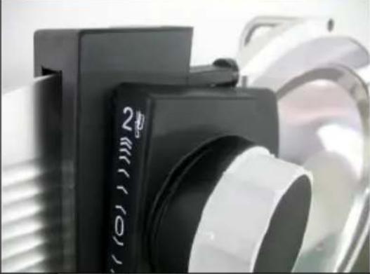 GRAEF SA 3370 - Sharpening the Blade - 4