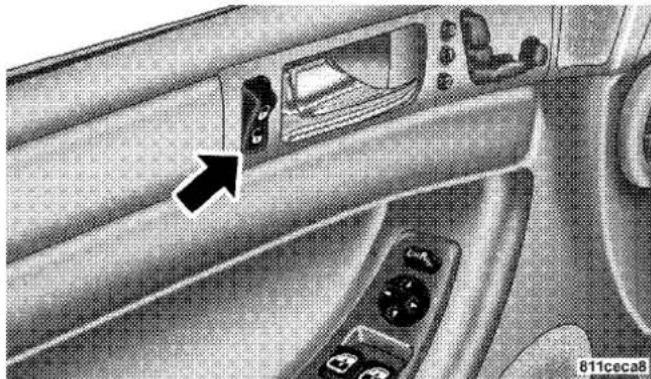 Chrysler Pacifica (2008) - Manual Door Locks - 1