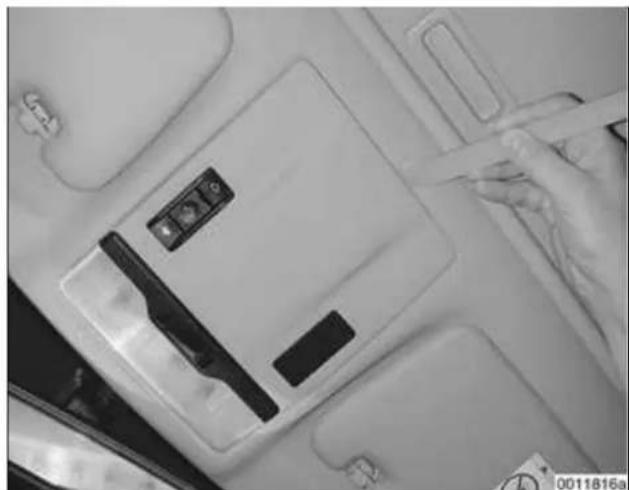BMW 325i (2002) - Sunroof panel, emergency closing - 1