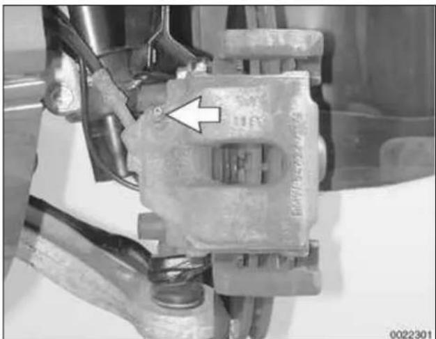 BMW 325i (2002) - Pressure bleeding brakes - 1