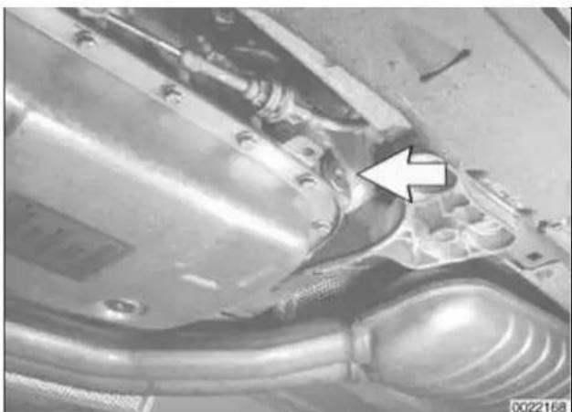 BMW 325i (2002) - Automatic transmission fluid (ATF) level, checking - 1