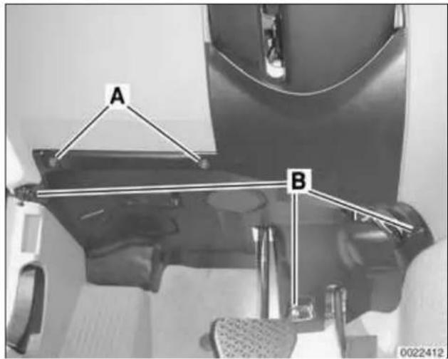 BMW 325i (2002) - Upper steering column, removing and installing - 5