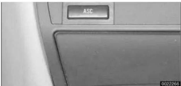 BMW 325i (2002) - ASC/DSC control button - 2