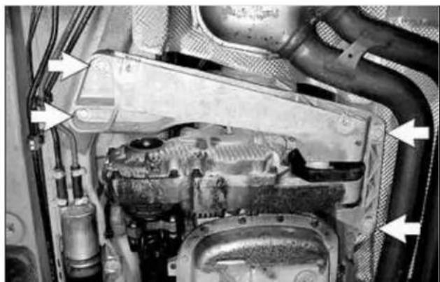 BMW 325i (2002) - Output shaft seal, replacing (transmission installed) - 2