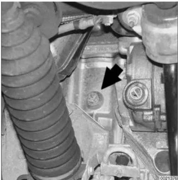 BMW 325i (2002) - Coolant, draining and filling - 4