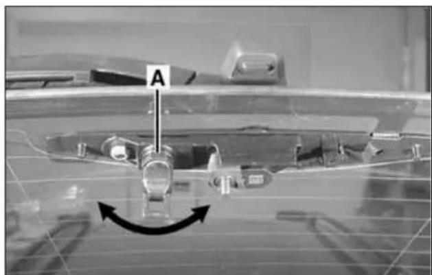 BMW 325i (2002) - Tailgate and rear window locking mechanism - 4