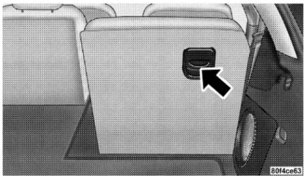 Chrysler Pacifica Touring (2005) - ThirdRowSeatingFlexibility - 1