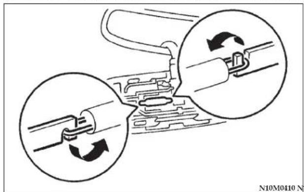 Chrysler Sebring Coupe (2004) - Remove the light bulb from the light holder. Reading lights - 1