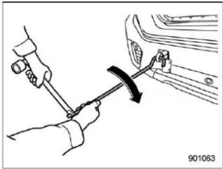 SUBARU Legacy (2003) - Rear towing hook: - 4
