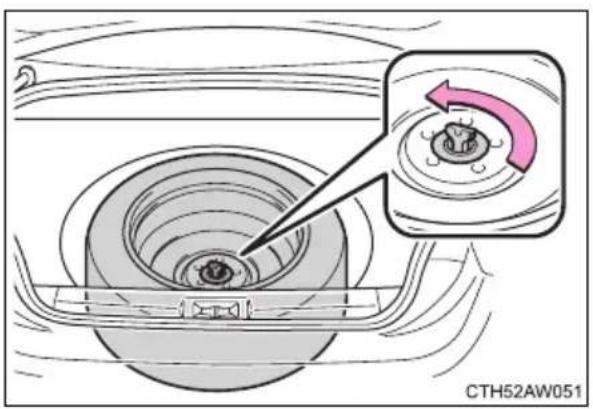 TOYOTA GT86 (2015) - Taking out the spare tire - 1