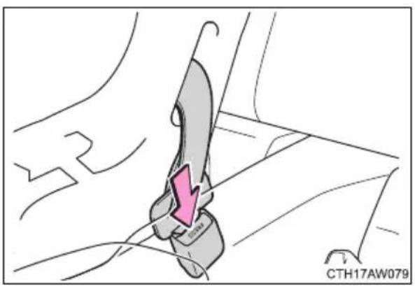 TOYOTA GT86 (2015) - Removing a child restraint installed with a seat belt - 1