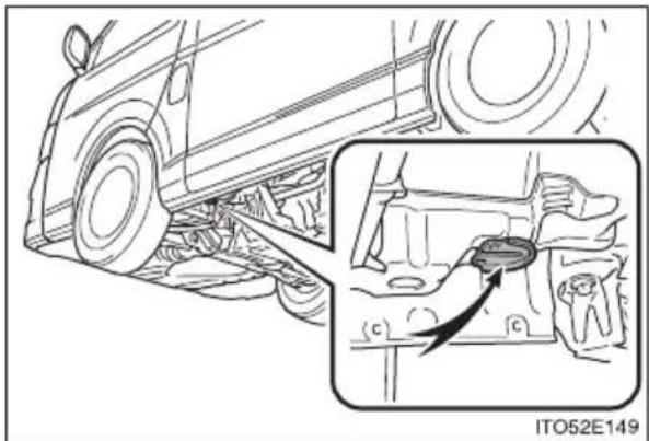 TOYOTA HiAce (2014) - Replacing a flat tire - 6