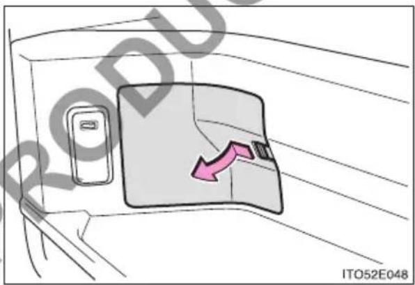 TOYOTA HiAce (2014) - Taking out the jack - 2