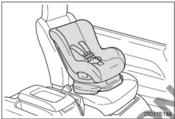 TOYOTA HiAce (2014) - Installing child restraints using a front passenger seat belt - 3