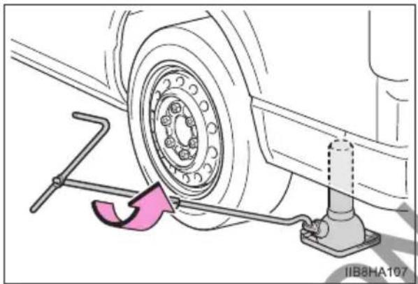 TOYOTA HiAce (2014) - Installing the spare tire - 3