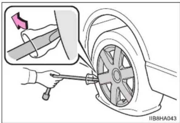 TOYOTA HiAce (2014) - Replacing a flat tire - 2