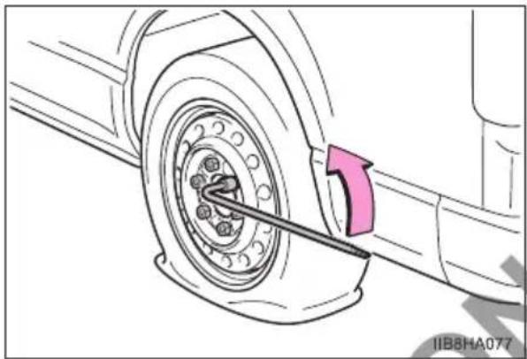TOYOTA HiAce (2014) - Replacing a flat tire - 3