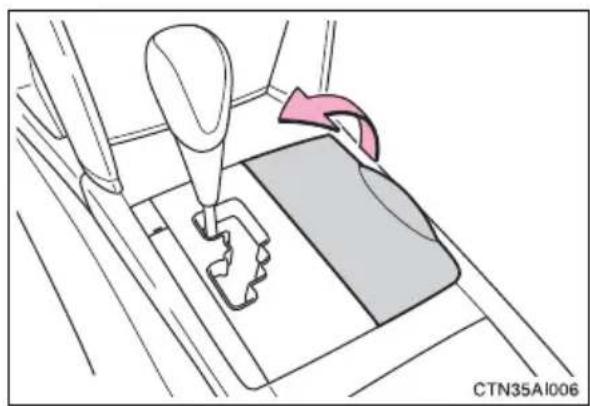 TOYOTA Camry Hybrid (2010) - Cup holders - 2