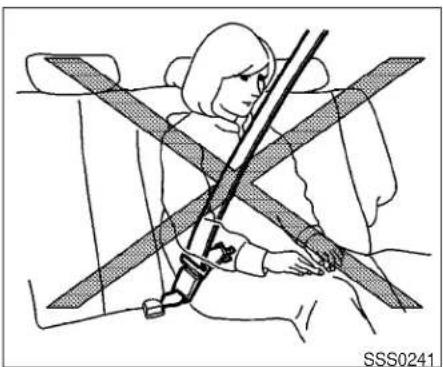 NISSAN Armada (2006) - Center of the 3rd row bench seat - 1