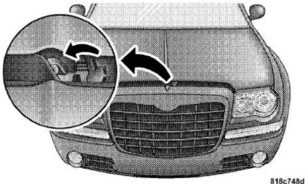 Chrysler 300 SRT (2009) - TO OPEN AND CLOSE THE HOOD - 3
