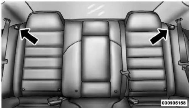 Chrysler 300 SRT (2009) - Folding Rear Seat - 1