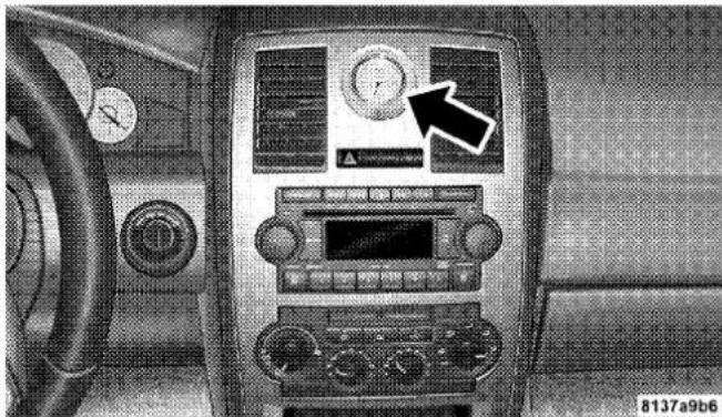 Chrysler 300 SRT (2009) - SETTING THE ANALOG CLOCK - 1