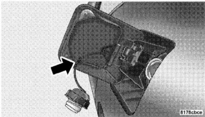 Chrysler 300 SRT (2009) - Fuel Filler Cap (Gas Cap) - 1
