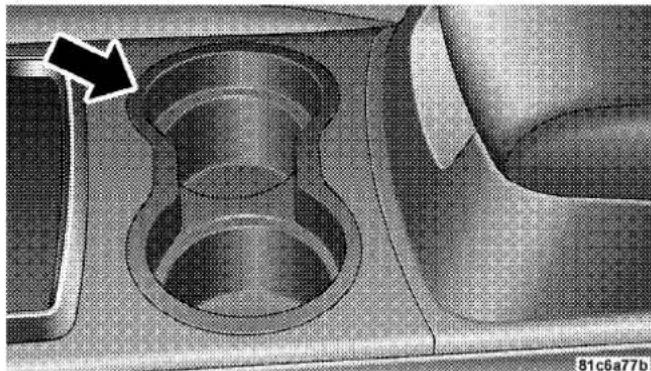 Chrysler 300 SRT (2009) - Front Seat Cupholders - 1