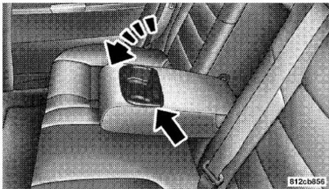 Chrysler 300 SRT (2009) - Rear Seat Cupholders - 1