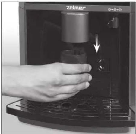 Zelmer CM4003ALS - CLEANING THE COFFEE DISPENSING UNIT NOZZLE - 1
