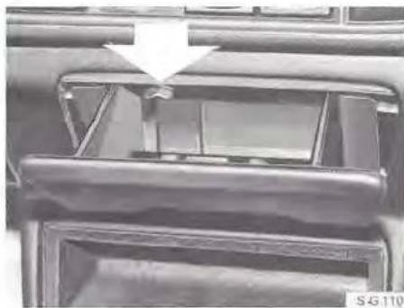 Close-up of a metallic mechanical component with a white arrow pointing to a section (no visible text or symbols)
