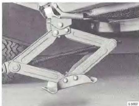 Mechanical linkage assembly with articulated arms and joints (no visible text or symbols)