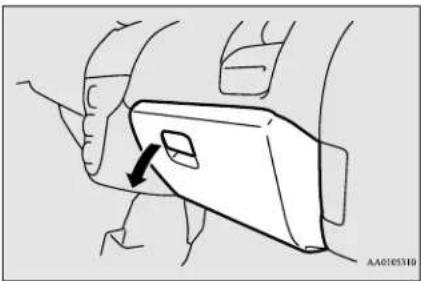 MITSUBISHI i-MiEV (2016) - Glove compartment - 1