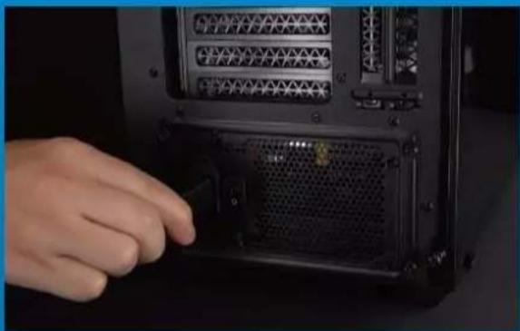 ADATA LEGEND 960 MAX - 4.APRETARLOSTORNILLOSPARA ASEGURAR LA UNIDAD DE ESTADO SÓLIDO - 2