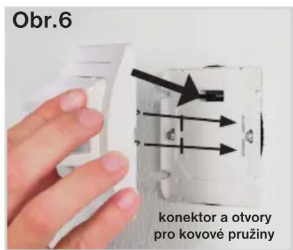 Obr.6 konektor a otvory pro kovové pružiny