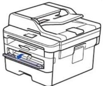 BROTHER DCP-B7500D - Do slotu k ručnímu podávání vložte standardní papír, tenký papír, recyklovaný papír a hrubý papír a tiskněte na něj - 2