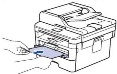 BROTHER DCP-B7500D - Do slotu k ručnímu podávání vložte standardní papír, tenký papír, recyklovaný papír a hrubý papír a tiskněte na něj - 4