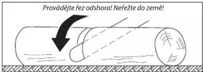Provádějte řez odshora! Neřežte do země!
