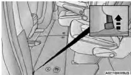 Diagram showing car seatbelt and seatbelt with a magnified inset highlighting a traffic sign with arrows and symbols.