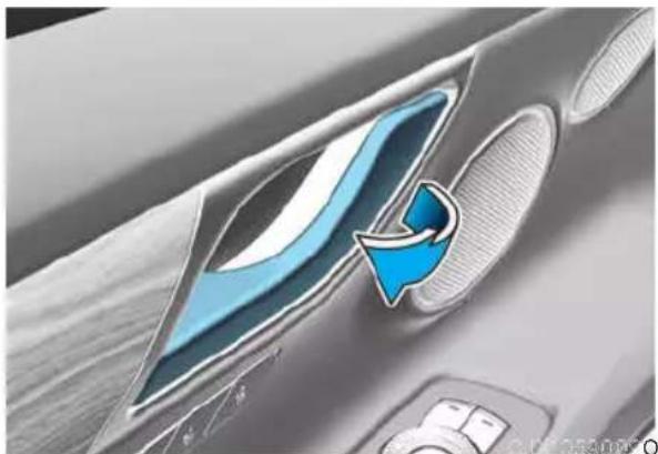 Genesis GV80 (2023) - Operating Door Locks From Inside the Vehicle With the door handle - 1