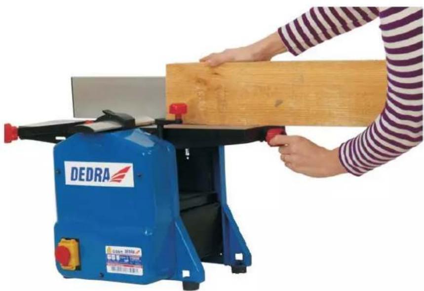 DEDRA DED7813 - Uistite sa, že stroj je odpojený od siete. - 1