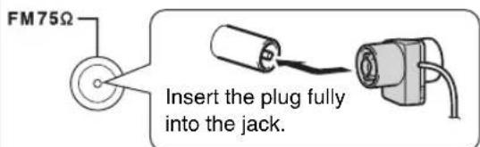 FM75Ω Insert the plug fully into the jack.