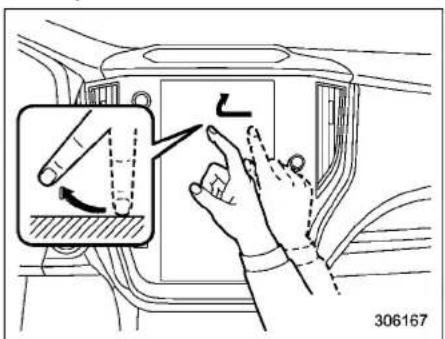 Diagram showing hand positioning and directional arrows on a vehicle interior, with Chinese text labels